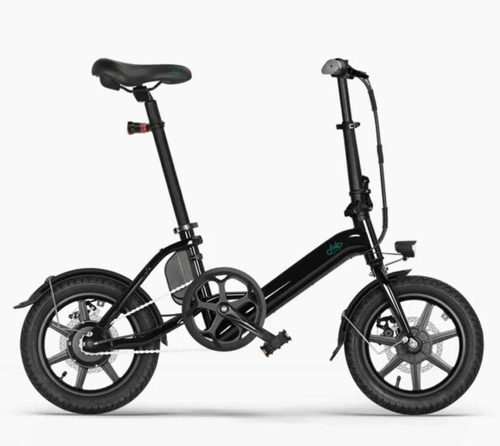 Comparison of DYU D3F, DYU V8, and DYU FF500 electric bikes showcasing motor power, design, and battery capacity in 2024